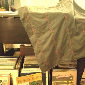 Användbar Embroidered Cotton Peace Throw